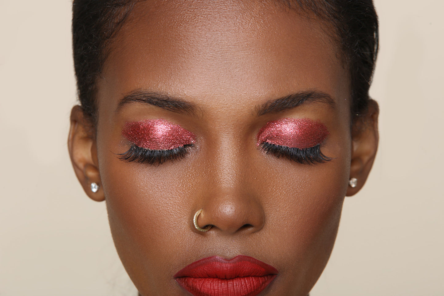 The lip bar LIQUID EYESHADOW