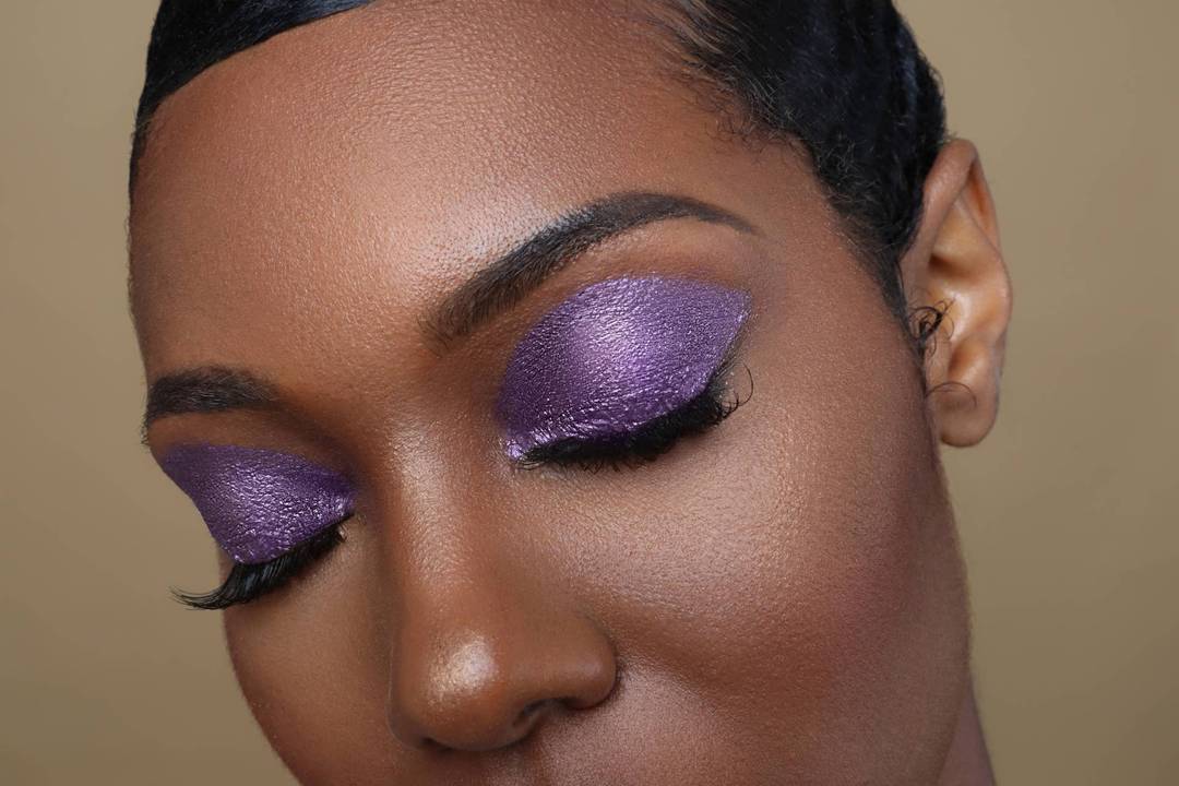 The lip bar LIQUID EYESHADOW