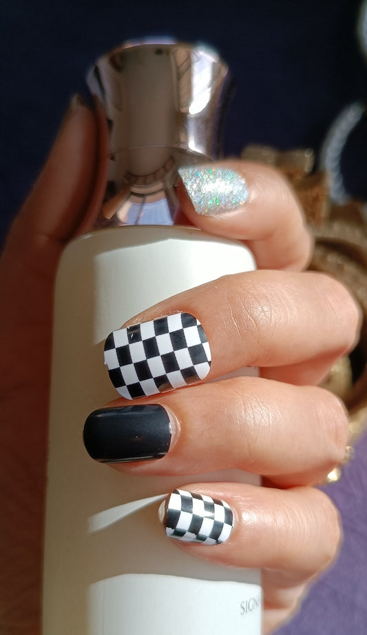Acrylic/ Press-on Designer Nails with Glue Tabs | Artificial Nails Under 50  - Summer Girl Shine