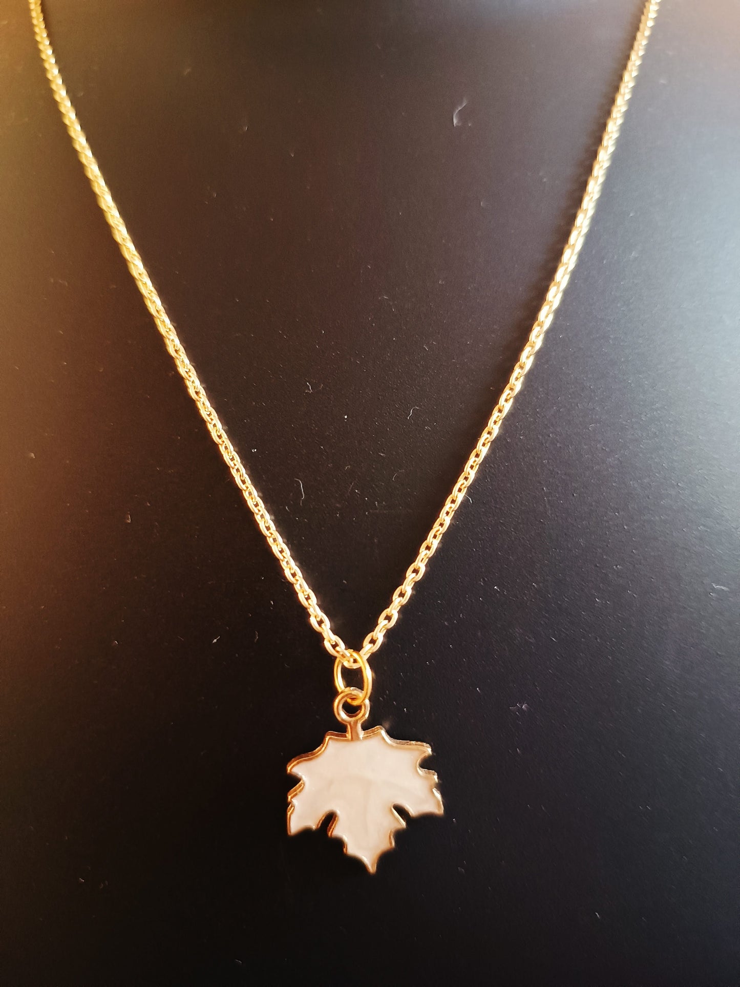 Gold plated single chain maple leaf neckpiece - Jewellery for women and girls