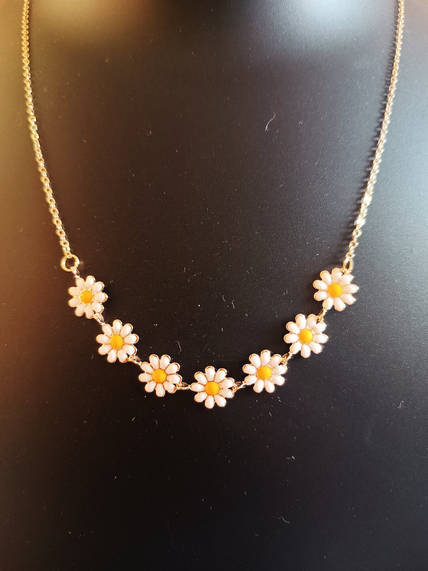 Gold plated Daisy Flowers neckpiece - Jewellery for women and girls