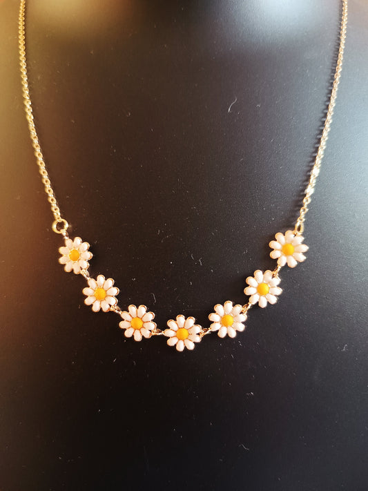 Gold plated Daisy Flowers neckpiece - Jewellery for women and girls