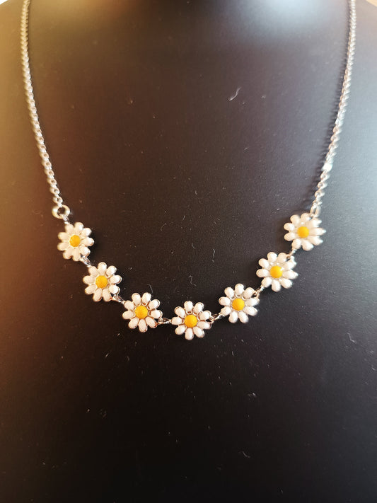 Silver plated Daisy Flowers neckpiece - Jewellery for women and girls