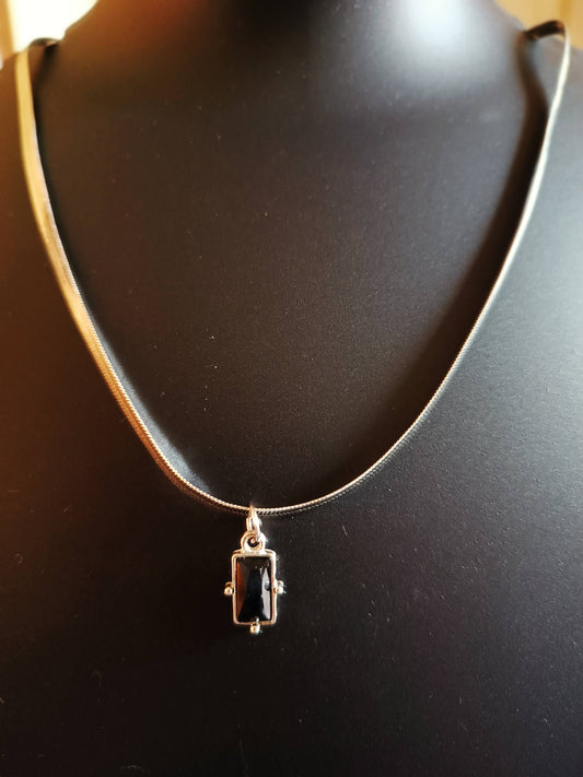 A silver-plated single-layered black-diamond neckpiece displayed on a mannequin bust.